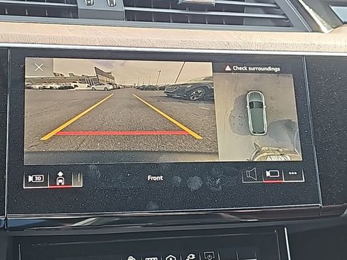 Used 2022 Audi e-tron Premium w/ Convenience Plus Package image 9