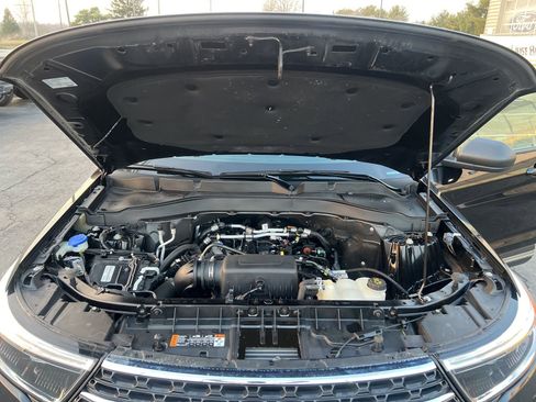 Used 2023 Ford Explorer XLT AWD/4WD image 35