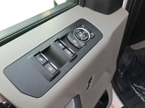 Used 2020 Ford F150 XLT w/ Heavy-Duty Payload Package AWD/4WD image 13