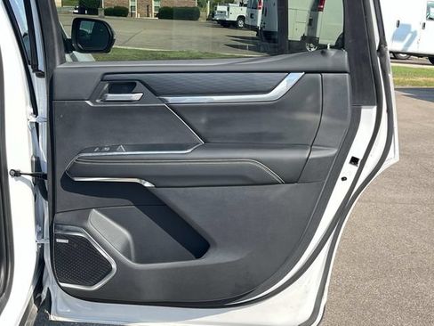 Used 2024 GMC Acadia Elevation FWD image 23
