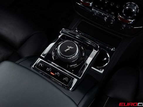 Used 2024 Rolls-Royce Phantom Sedan w/ The Phantom Package RWD image 33