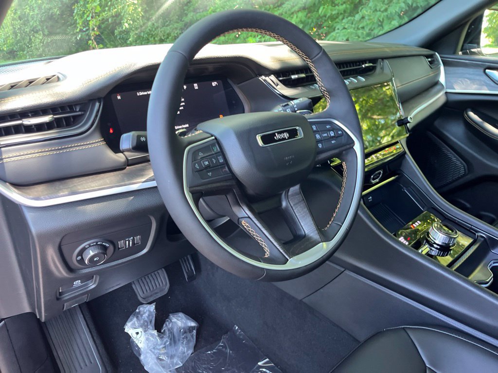 New 2026 Jeep Grand Cherokee Limited AWD/4WD image 3