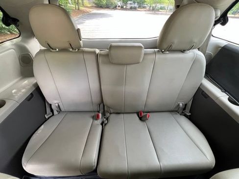 Used 2013 Toyota Sienna XLE w/ Premium Pkg FWD image 25
