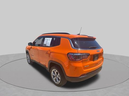 Used 2026 Jeep Compass Latitude AWD/4WD image 6