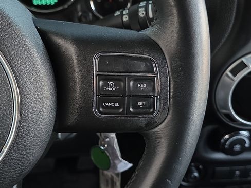 Used 2015 Jeep Wrangler Unlimited Rubicon w/ Connectivity Group image 15