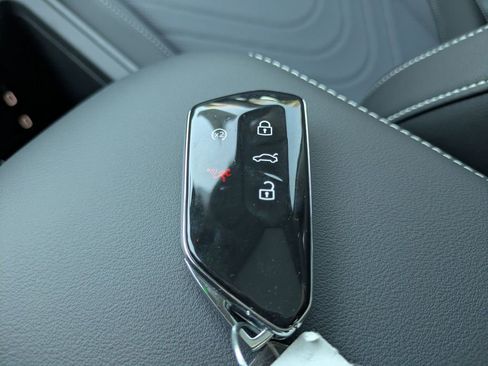 New 2026 Volkswagen Tiguan SE image 29