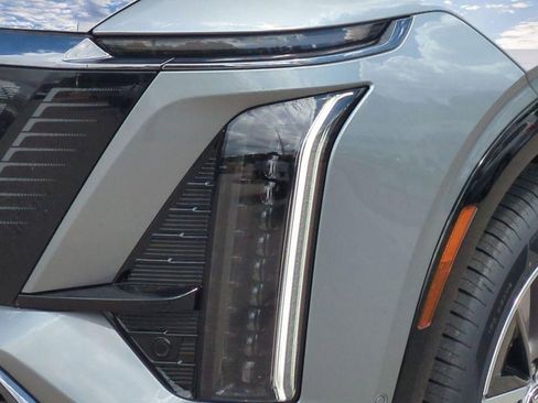 New 2026 Cadillac Vistiq Luxury w/ LPO, Floor Liner Package AWD/4WD image 18