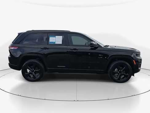Used 2023 Jeep Grand Cherokee Altitude image 4