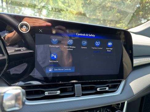 Used 2026 Chevrolet Equinox LT AWD/4WD image 16