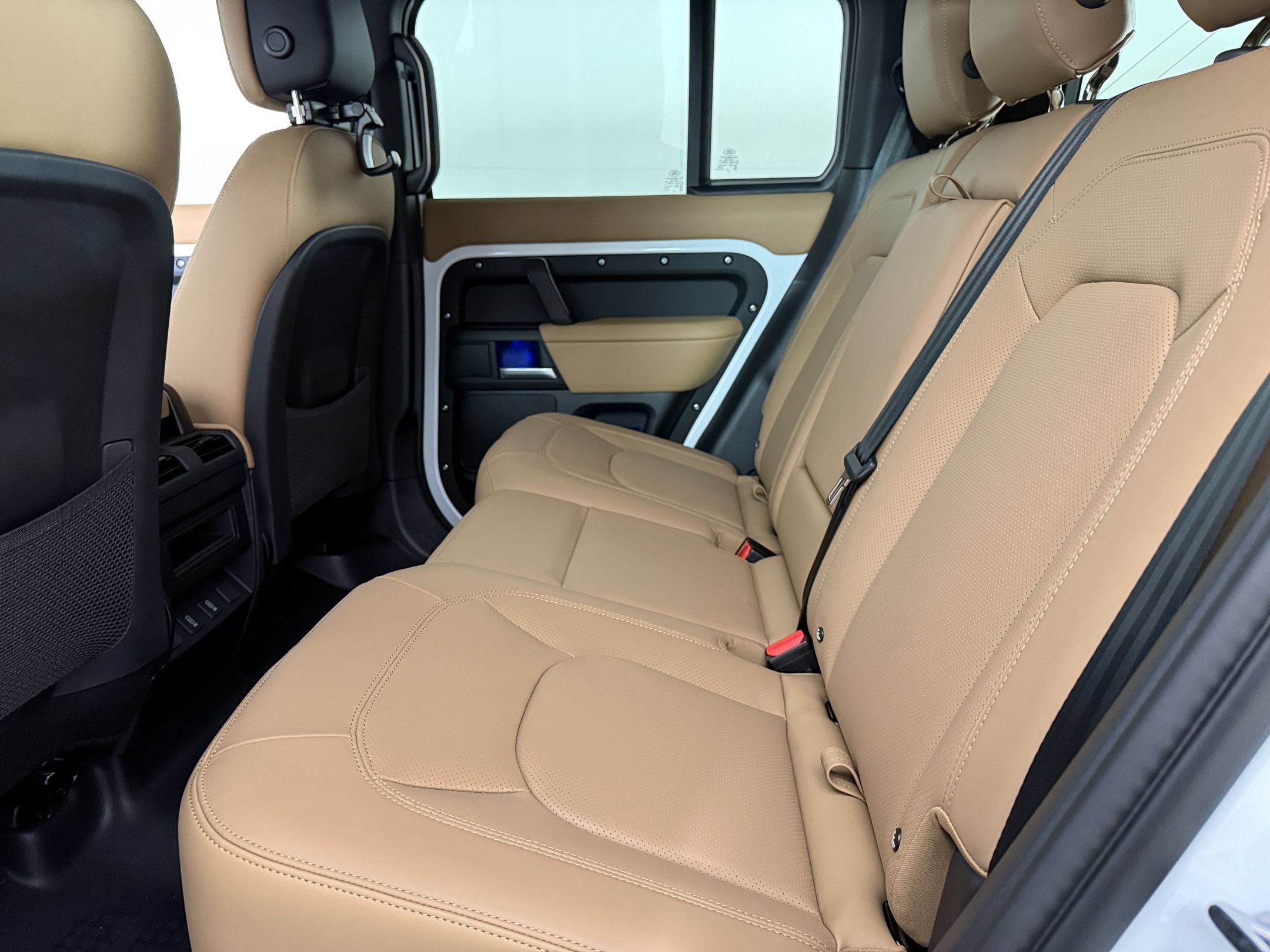 Used 2025 Land Rover Defender 110 S AWD/4WD image 22