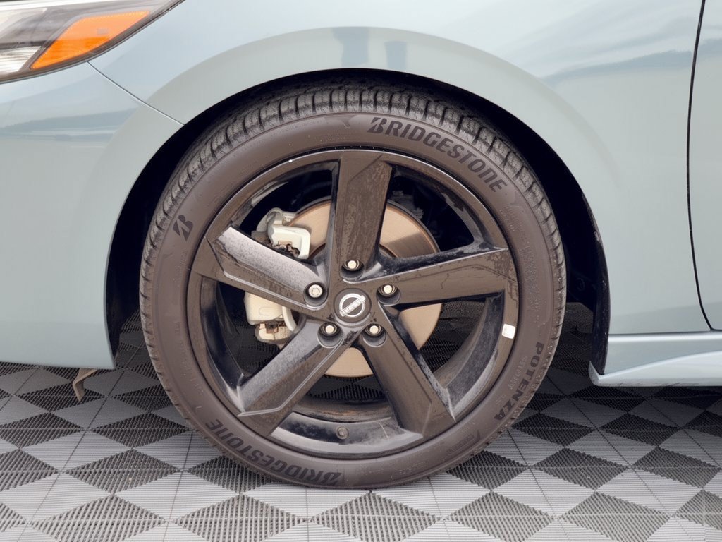 Used 2025 Nissan Sentra SR FWD image 13