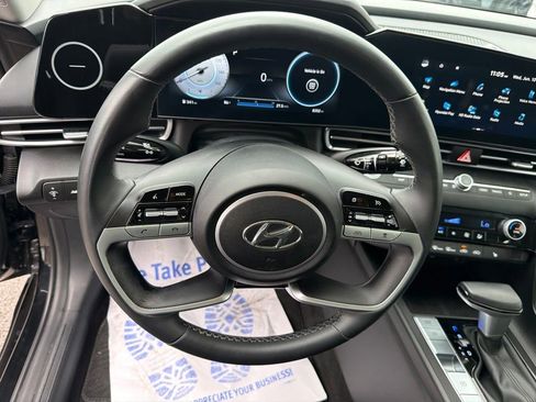 Used 2023 Hyundai Elantra SEL w/ Convenience Package FWD image 19