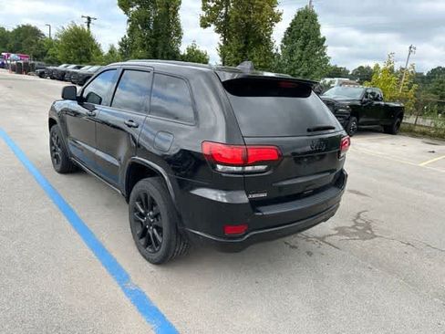 Used 2019 Jeep Grand Cherokee Altitude AWD/4WD image 17