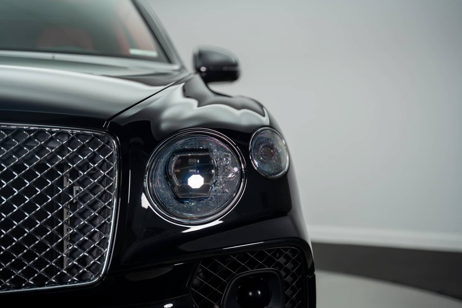 Used 2021 Bentley Bentayga w/ First Edition Specification AWD/4WD image 32