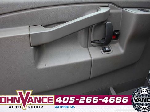 Used 2017 GMC Savana 2500 image 25