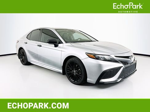 Used 2022 Toyota Camry SE image 1
