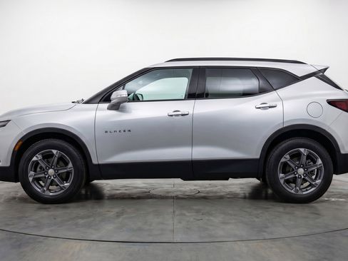 Used 2025 Chevrolet Blazer LT FWD image 5