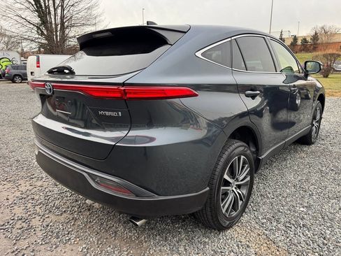 Used 2022 Toyota Venza LE image 5