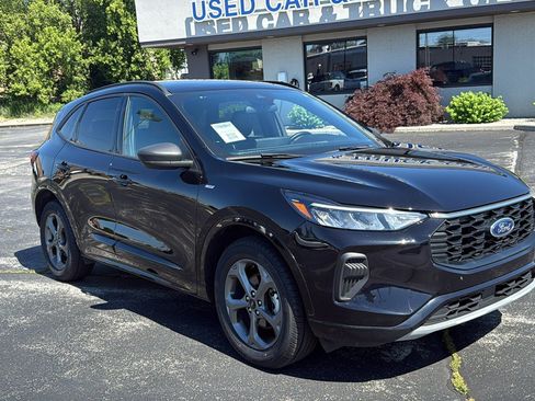 Used 2023 Ford Escape ST-Line w/ Tech Pack #1 AWD/4WD image 1