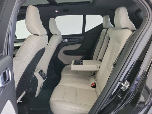 Used 2020 Volvo XC40 T5 Momentum w/ Protection Package Premier AWD/4WD image 13