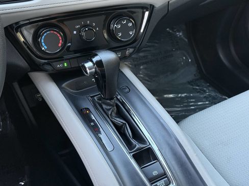 Used 2020 Honda HR-V LX image 32