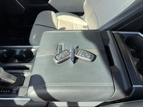 Used 2023 Ford F150 Lightning Platinum image 15