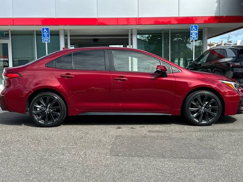 Used 2024 Toyota Corolla SE w/ SE Package FWD image 3