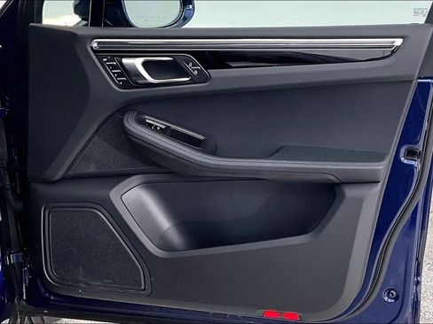 Used 2023 Porsche Macan image 25