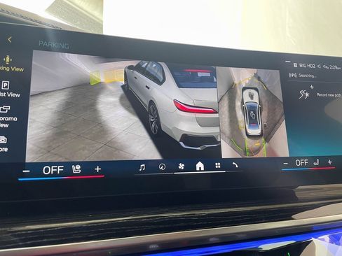 Used 2025 BMW 740i xDrive image 23