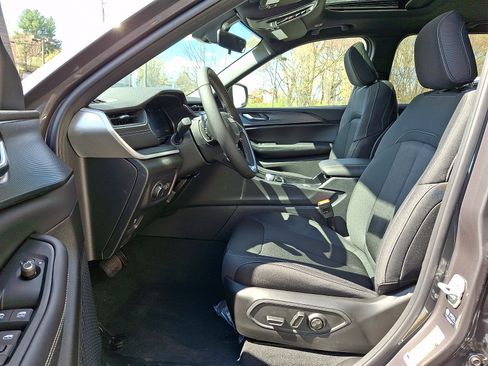 New 2026 Jeep Grand Cherokee Laredo X image 9