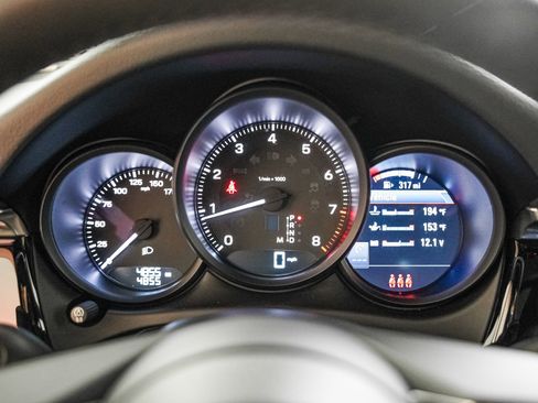 Certified 2025 Porsche Macan image 18