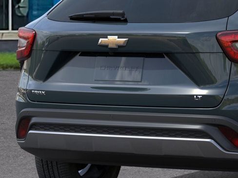 New 2026 Chevrolet Trax LT w/ Driver Confidence Package image 14