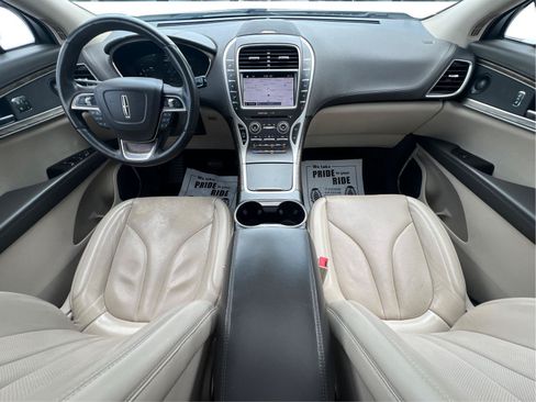 Used 2019 Lincoln Nautilus Reserve FWD image 2