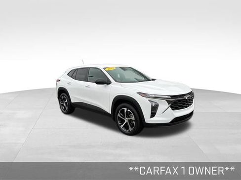 Used 2024 Chevrolet Trax RS w/ Driver Confidence Package image 2