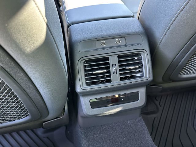Used 2025 Audi Q5 Premium Plus w/ Premium Plus AWD/4WD image 19