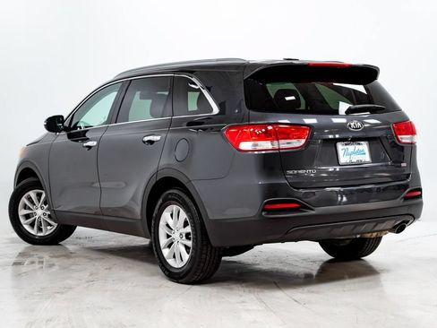 Used 2016 Kia Sorento FWD image 28