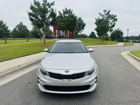 Used 2018 Kia Optima LX FWD image 3