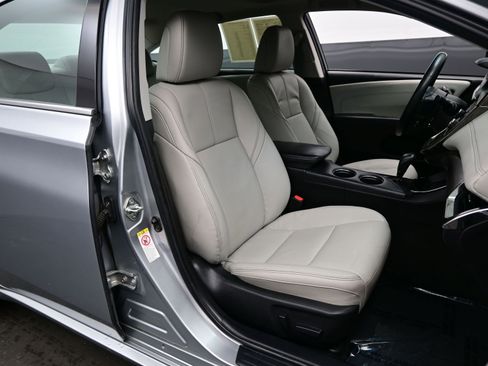 Used 2016 Toyota Avalon XLE Plus image 14