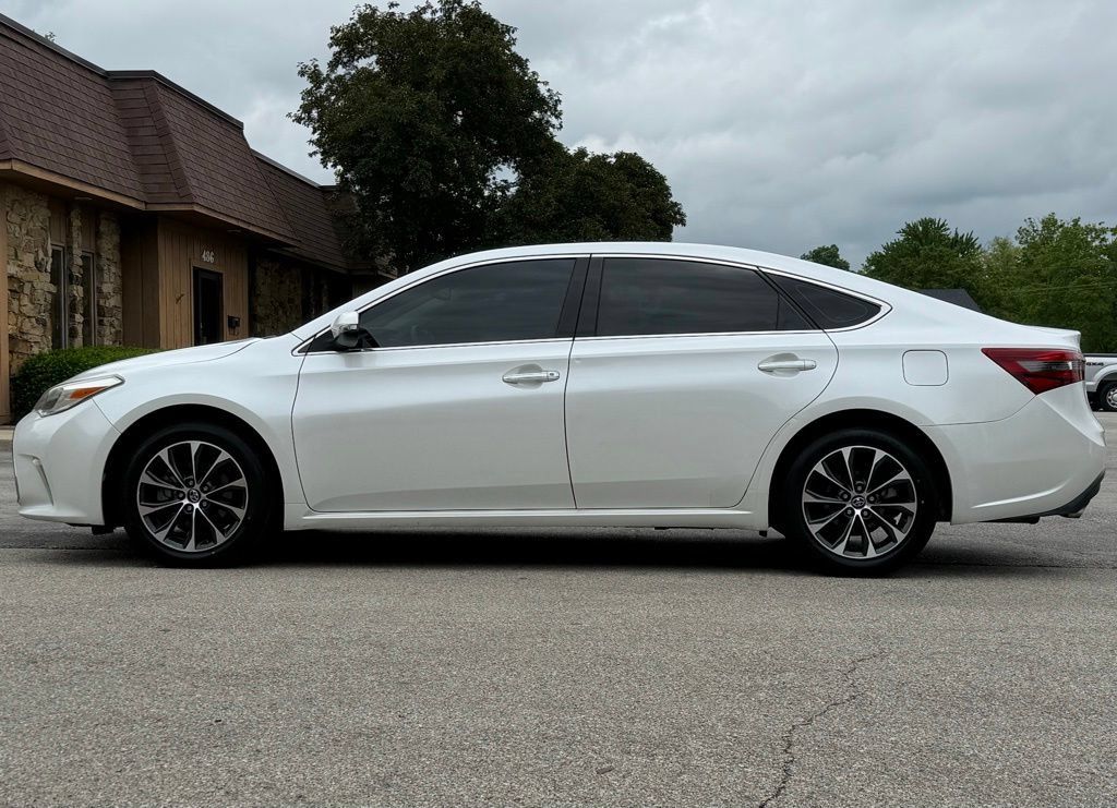 Used 2016 Toyota Avalon XLE Plus w/ Preferred Accessory Package FWD image 2