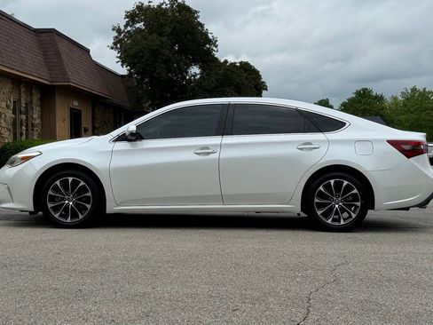 Used 2016 Toyota Avalon XLE Plus w/ Preferred Accessory Package FWD image 2