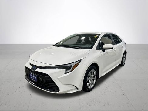 Certified 2024 Toyota Corolla LE image 2