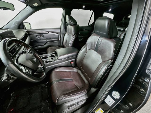 Certified 2025 Honda Pilot Black Edition image 32