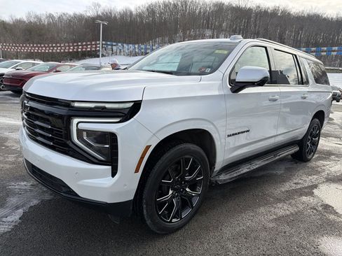 Used 2025 Chevrolet Suburban RST w/ Comfort Package image 10