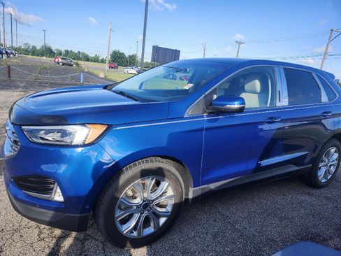 Used 2020 Ford Edge Titanium w/ Equipment Group 301A AWD/4WD image 2