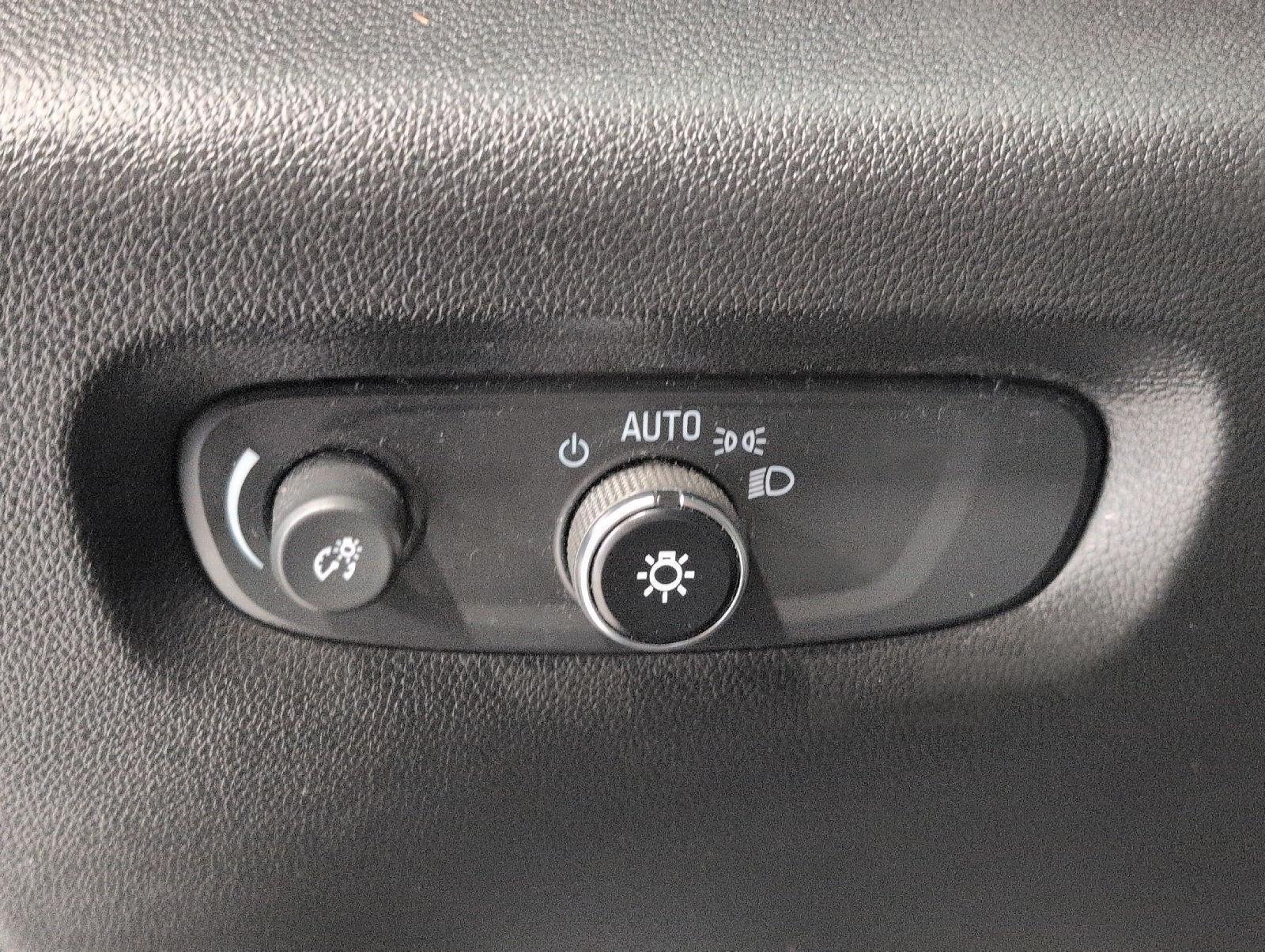 Used 2023 Chevrolet Traverse LT AWD/4WD image 11