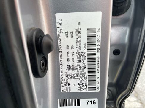 Used 2016 Toyota Tacoma SR5 w/ SR5 Appearance Package (SN) image 26