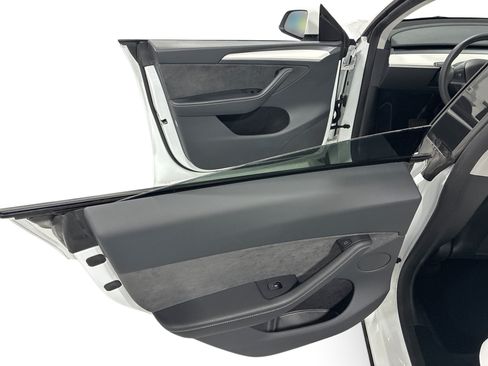Certified 2023 Tesla Model Y Long Range AWD/4WD image 10