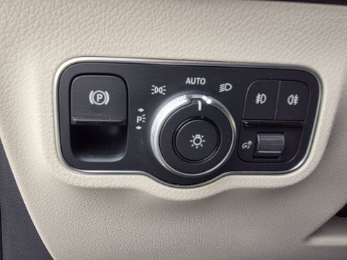 Certified 2024 Mercedes-Benz GLB 250 4MATIC image 31