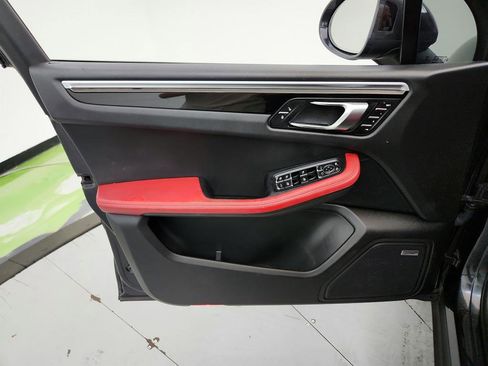Used 2018 Porsche Macan S image 24