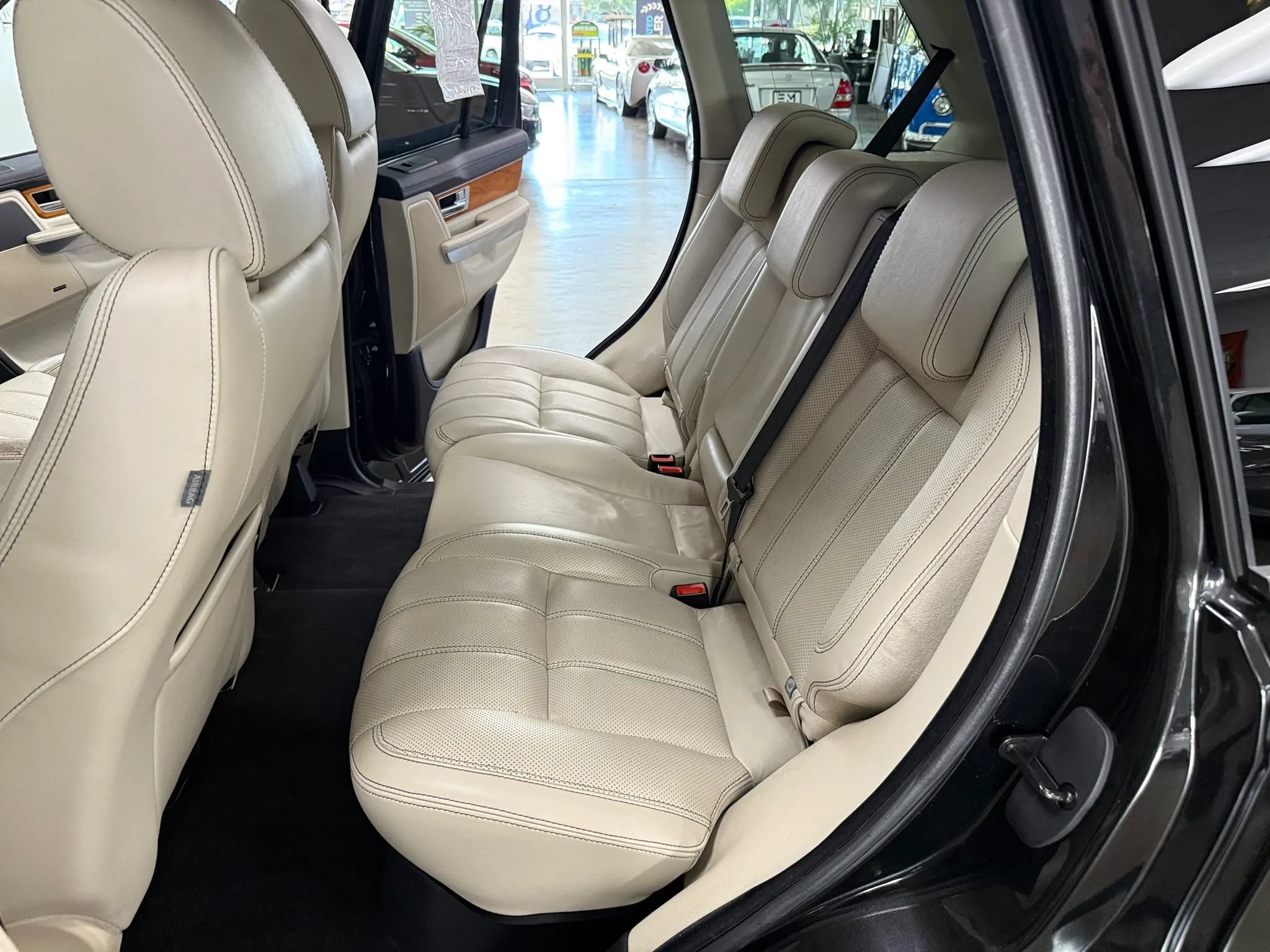 Used 2010 Land Rover Range Rover Sport Supercharged AWD/4WD image 9